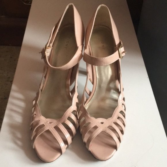 Mary Jane blush heels.